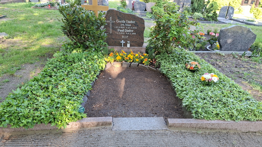 Grabstätte von Paul und Gerda Dinter auf dem Friedhof