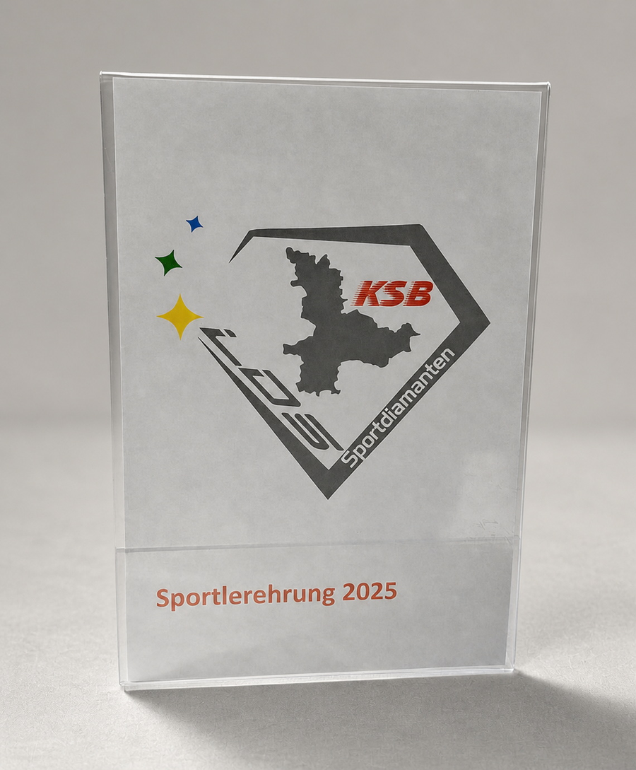 Glaspokal der Sportlerehrung 2025 mit Sportdiamanten-Logo