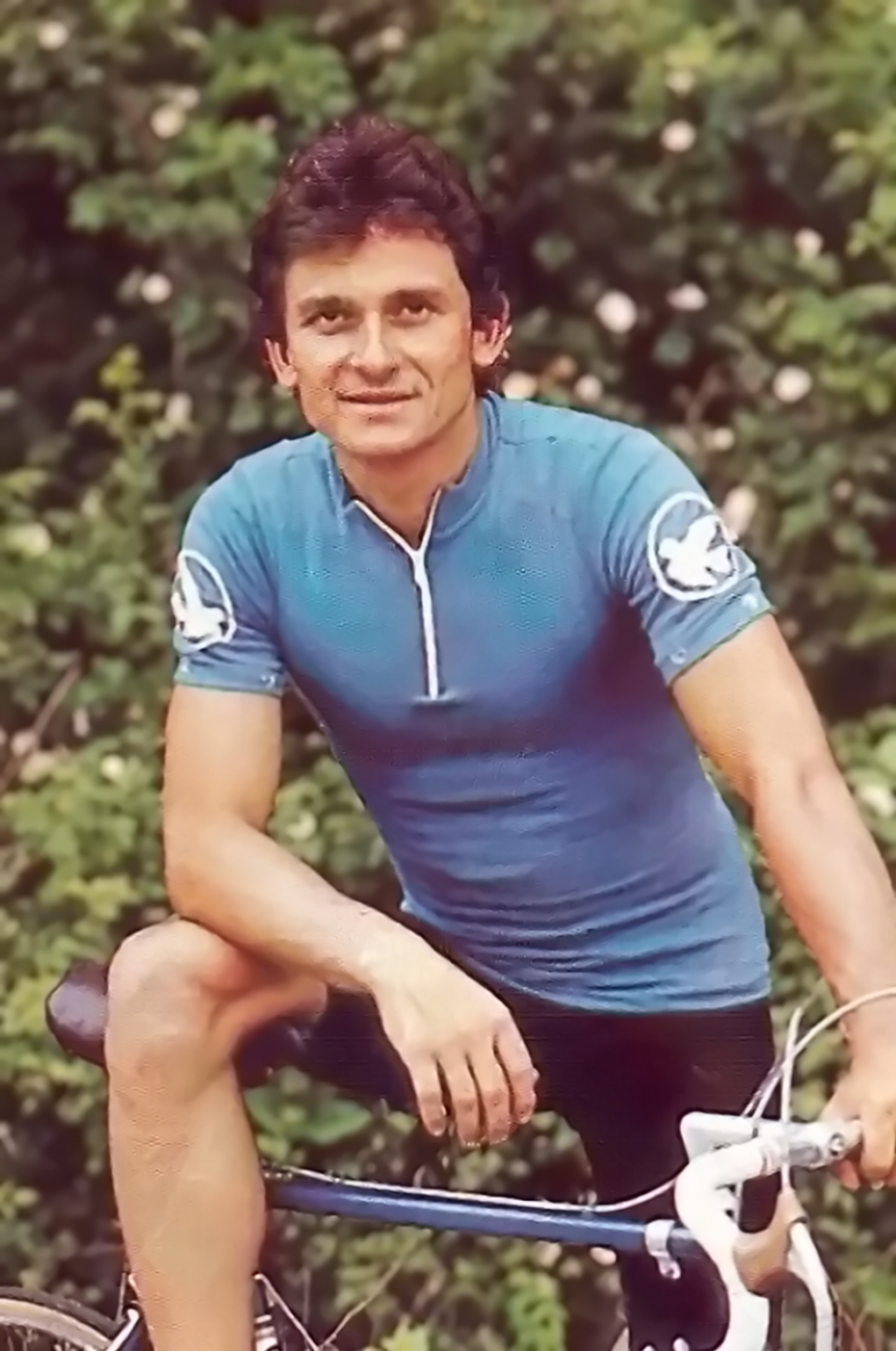 Thomas Barth im blauen Radtrikot auf seinem Rennrad